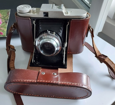 ADOX kamera ja laukku