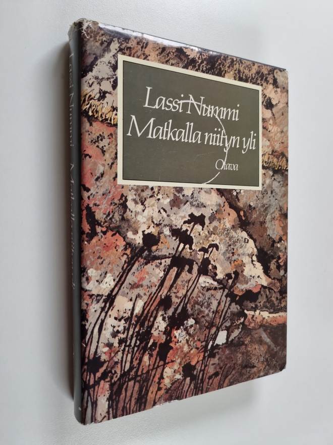 Lassi Nummi : Matkalla niityn yli : runoja