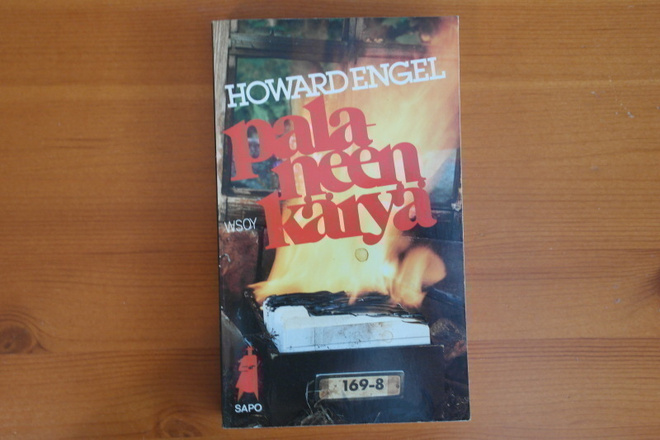 Howard Engel:Palaneen käryä.1.P.1987.Nid.Sapo 311.Hyvä!