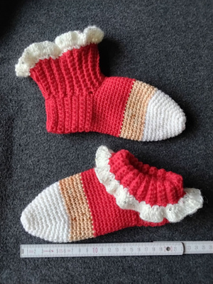 Alina´s Handmade virkatut tossut Jouluiset