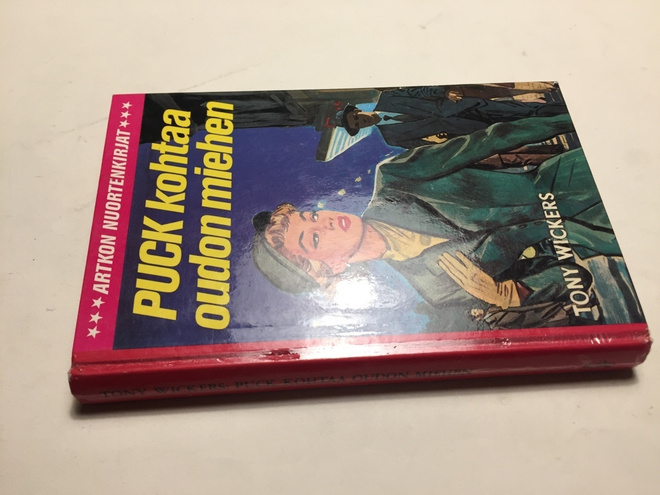 ARTKON NUORTENKIRJAT PUCK KOHTAA OUDON MIEHEN HYVÄ