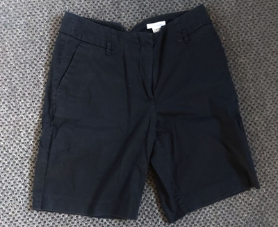 Naisten mustat shortsit koko 36