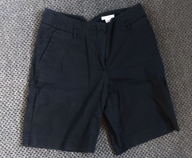 Naisten mustat shortsit koko 36