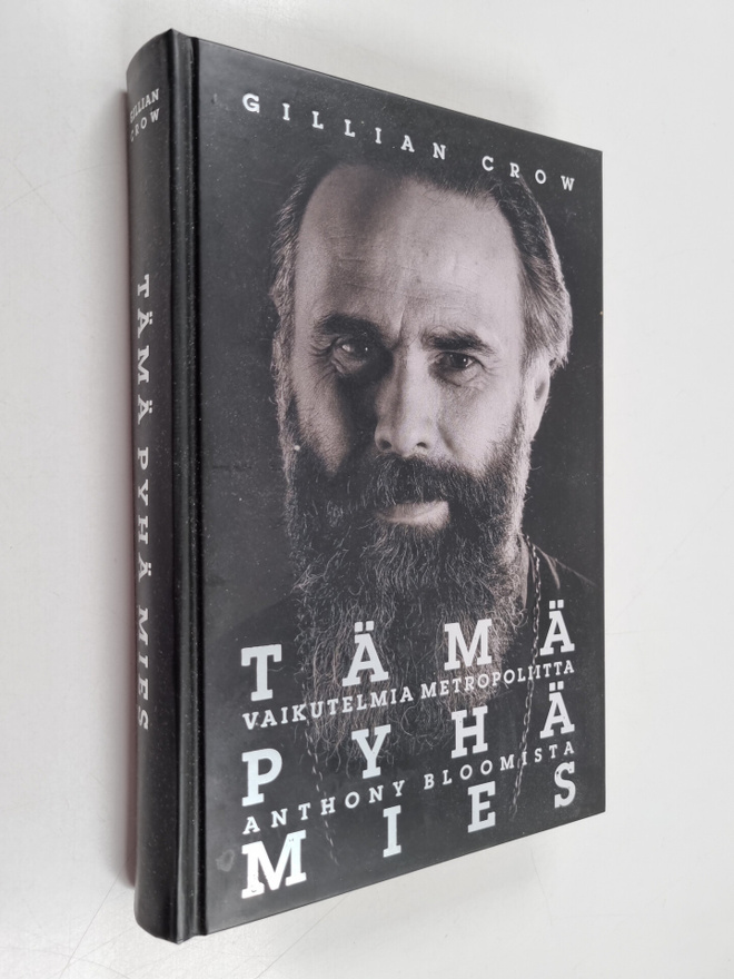 Gillian Crow : Tämä pyhä mies