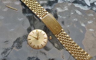 Omega Vasara-automaatti koneisto. Cal 352 +ranneke.