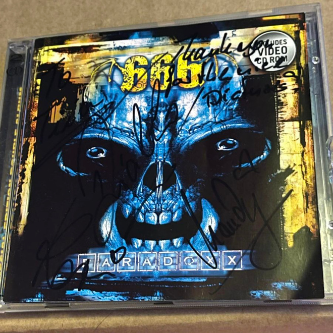 666 – Paradoxx (Special Edition) NIMIKIRJOITUS