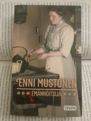 Enni Mustonen - Emännöitsijä (pokkari)