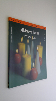 Anne Koivu : Pikkuvalkeat : kynttilöitä moneen käyttöön =...