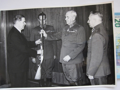 VANHA Valokuva Kenraali Rajavartiosto Vapaudenristi 1.lk1961