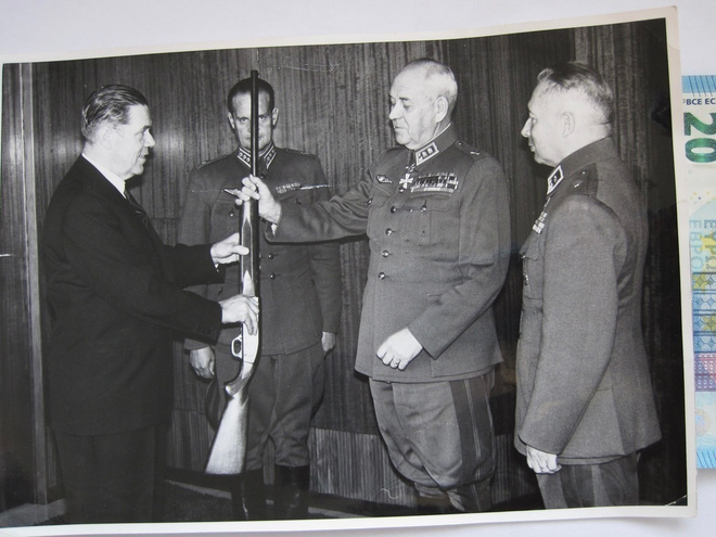 VANHA Valokuva Kenraali Rajavartiosto Vapaudenristi 1.lk1961