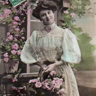 NAINEN / Ruusutyttö romanttisessa miljöössä. 1900-l. - pikkukuva 1