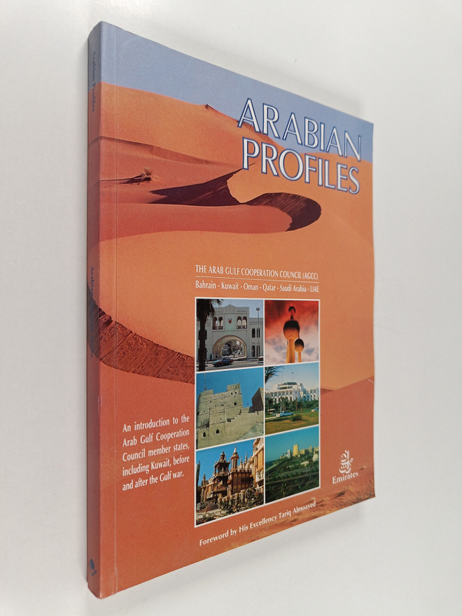 Ian Fairservice ym. : Arabian Profiles