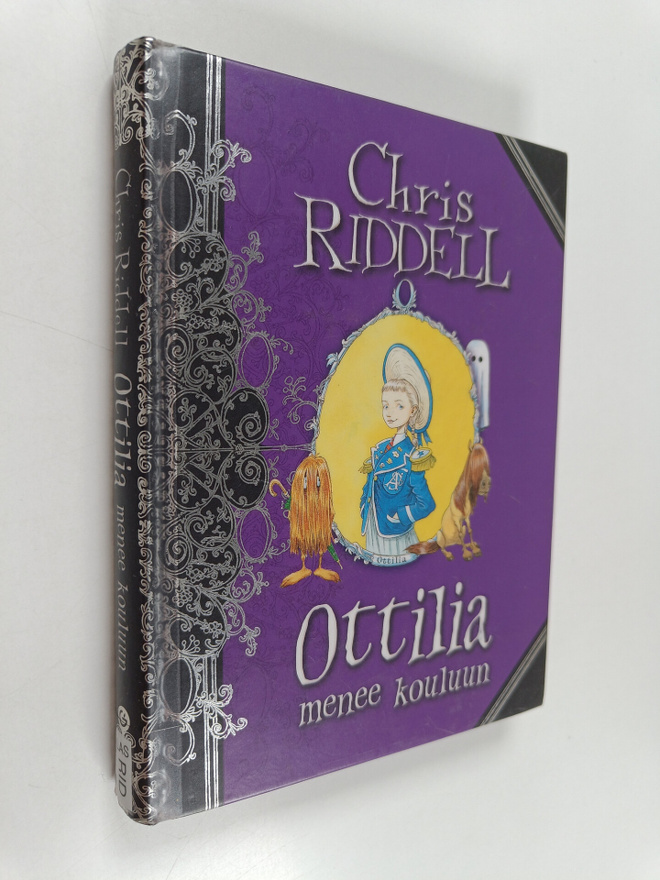 Chris Riddell : Ottilia menee kouluun