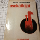 asekätkijät kirja - pikkukuva 1