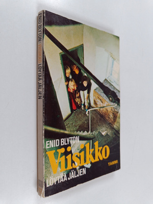 Enid Blyton : Viisikko löytää jäljen