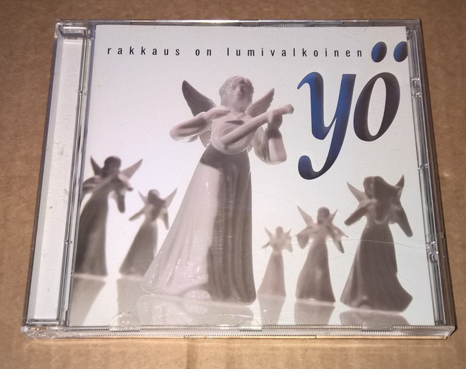 YÖ RAKKAUS ON LUMIVALKOINEN CD