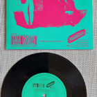 7" Wanna-Bees: Stand Up / Mainstream - pikkukuva 2