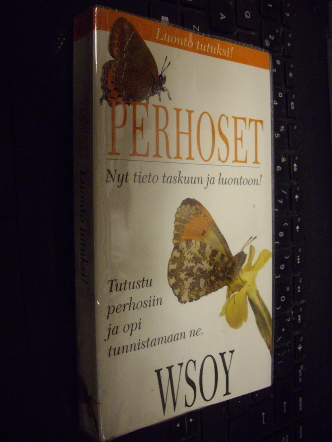 Still : Perhoset ( 2 p. 2000 ) Sis. postikulut