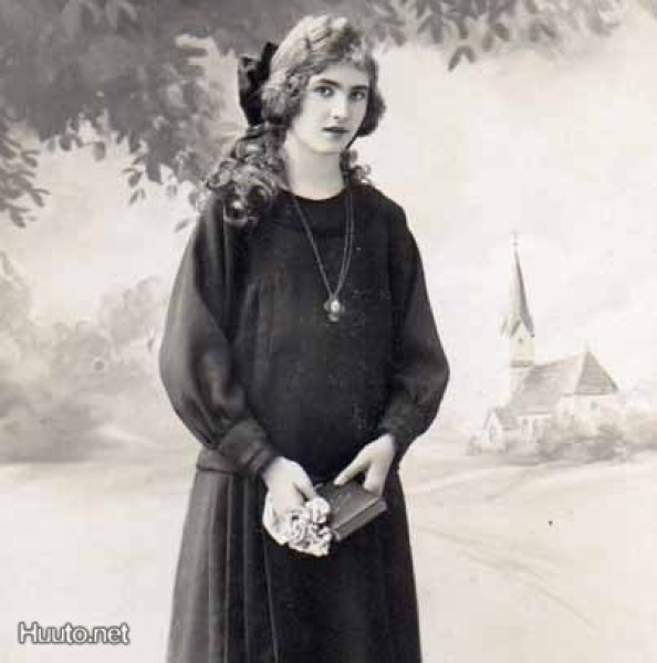 KONFIRMAATIO / Kaunis tyttö, kirja ja ruusuja. 1900-l.