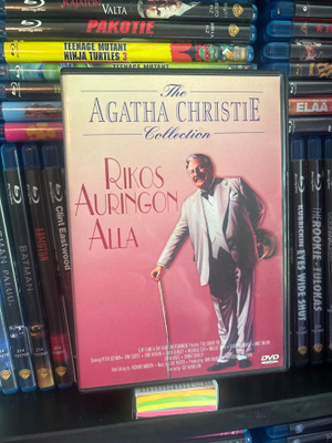 Rikos auringon alla (1995) agatha christie