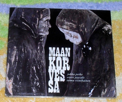 Perko / Pyysalo / Viinikainen - Maan Korvessa CD, nimmarit