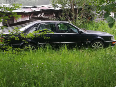 Myynnissä harvinainen Audi v8 3.6 -89