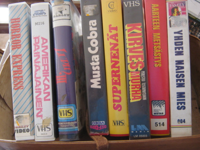 VHS kasettia noin 600 kpl