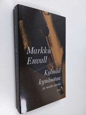 Markku Envall : Kylmää kynäsotaa : ja muita esseitä