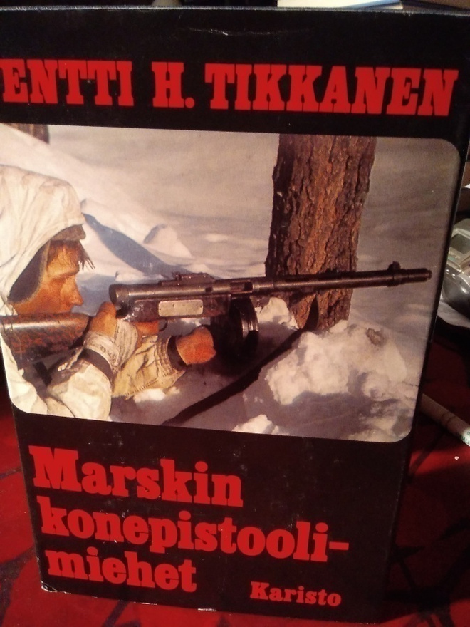PENTTI H. TIKKANEN : MARSKIN KONEPISTOOLIMIEHET