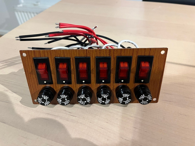 6x Katkaisinpaneeli  sulakkeilla veneeseen 12v
