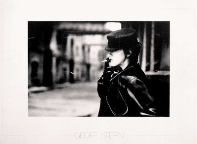 GEOFF STERN; Girl with cigarette - valokuva juliste