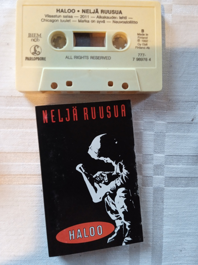 C-KASETTI: NELJÄ RUUSUA : HALOO