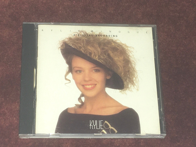 KYLIE MINOGUE - KYLIE - CD - ensimmäinen