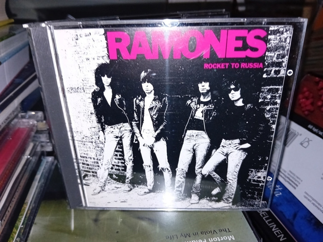 CD Ramones  : Rocket to Russia ( Japani painos ) SIS POSTIKU
