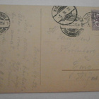 Tyttö leikkii vuoteessa leluillaan, vanha väripk, p. 1922 - pikkukuva 2