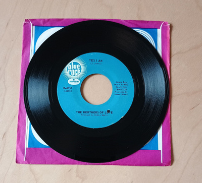 The Brothers Of Love : Yes I Am