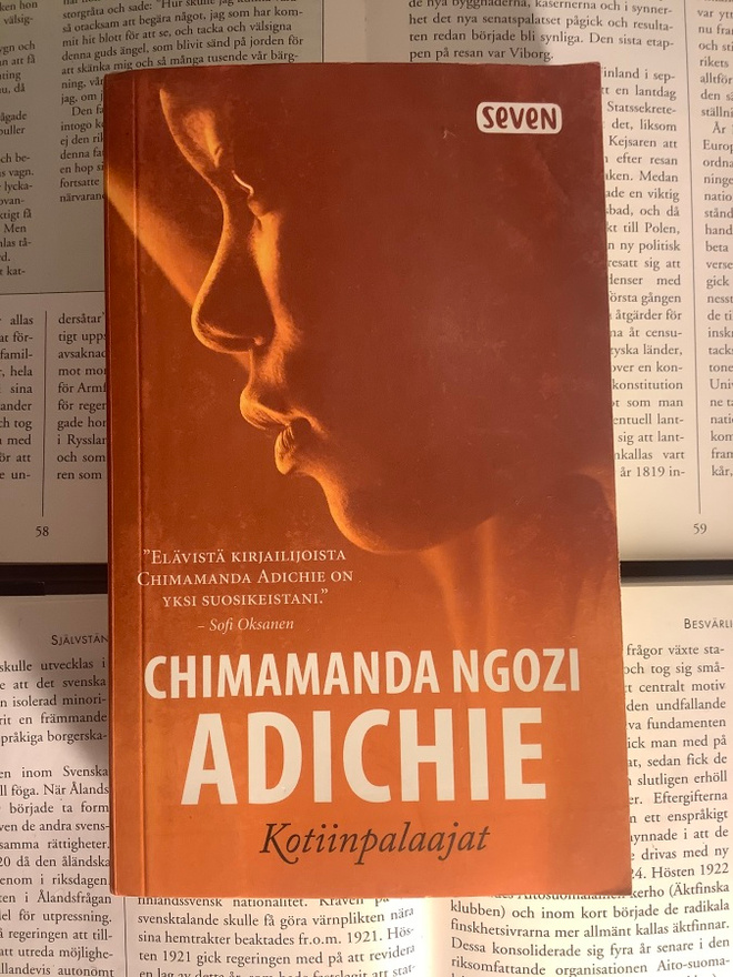Chimamanda Ngozi Adichie - Kotiinpalaajat (pokkari)