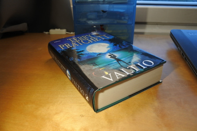 Terry Pratchett: Valtio, sidottu, hyvä