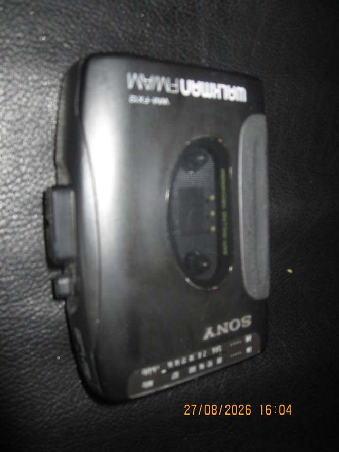 Sony Walkman WM-FX12 FM/AM radio- ja kasettisoitin