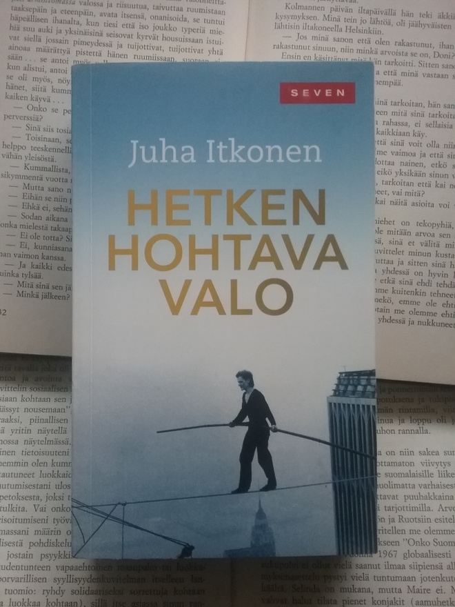 Juha Itkonen - Hetken hohtava valo (pokkari)