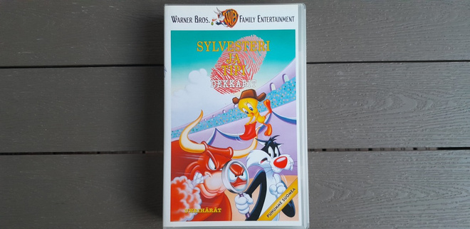 VHS: Sylvesteri Ja Tipi Dekkarit: Uhrihärät (1995/1997)