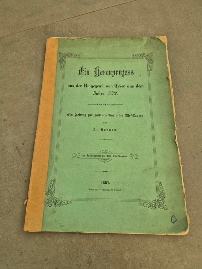 Hennen: Ein Hexenprozess (v. 1887)