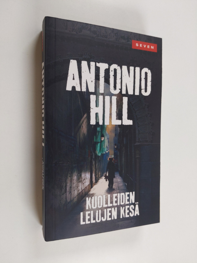 Antonio Hill : Kuolleiden lelujen kesä