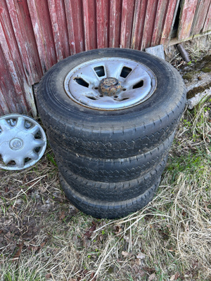 Toyota Hilux / VW Taro vanteet ja renkaat