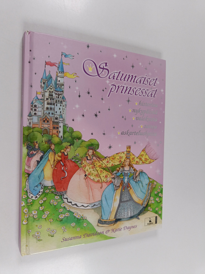 Susanna Davidson : Satumaiset prinsessat : historiaa, nyk...