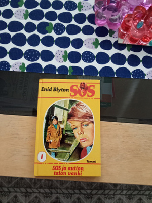 kirja sos ja autiotalon vanki