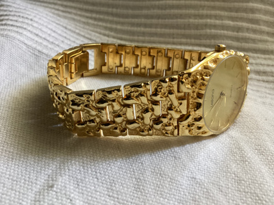 Kultainen rannekello Quartz