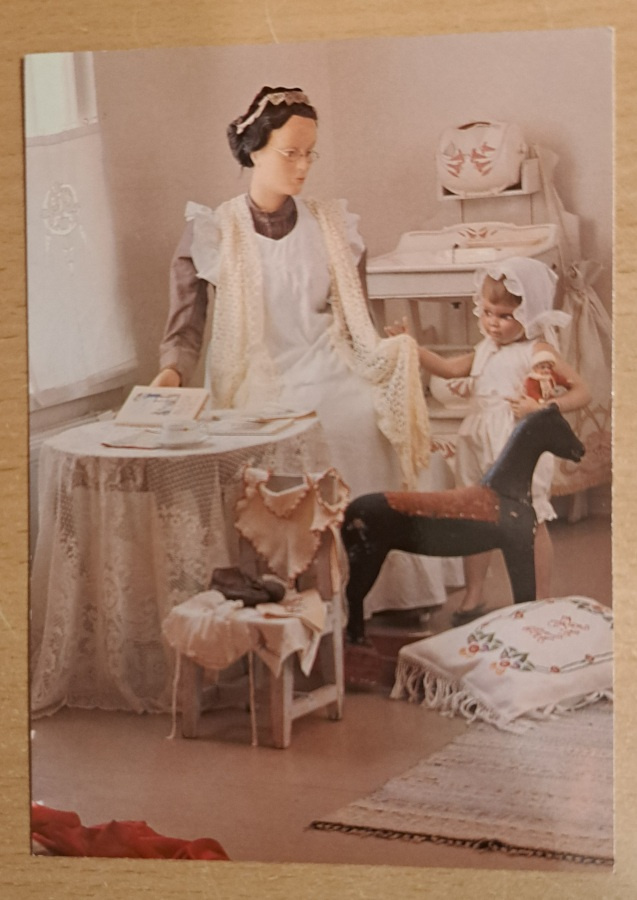Kuva nukkemuseosta, kulkenut käsipostissa 1992
