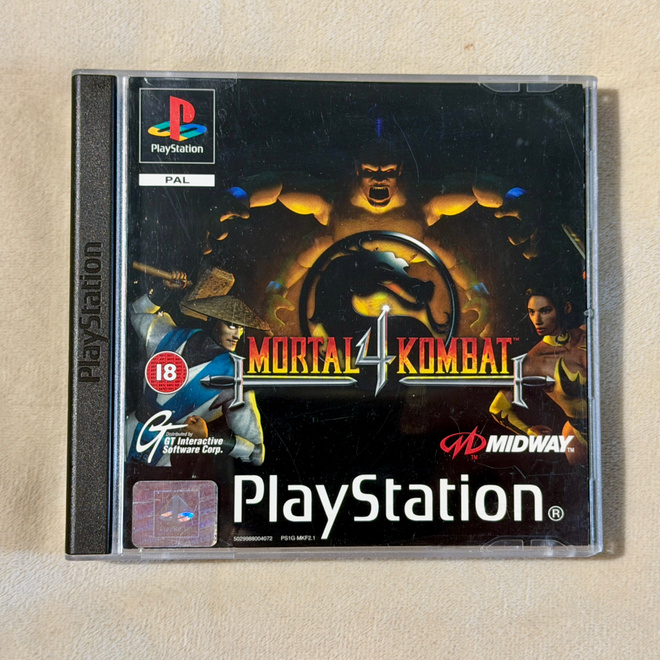 Mortal Kombat 4 PS1-peli (PAL)