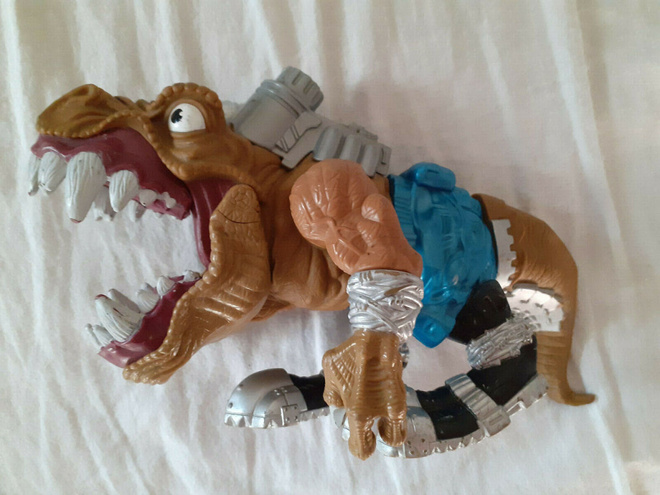STREET SHARKS   DINOS TBONE 2  figure - HEAD HUNTER STORE.